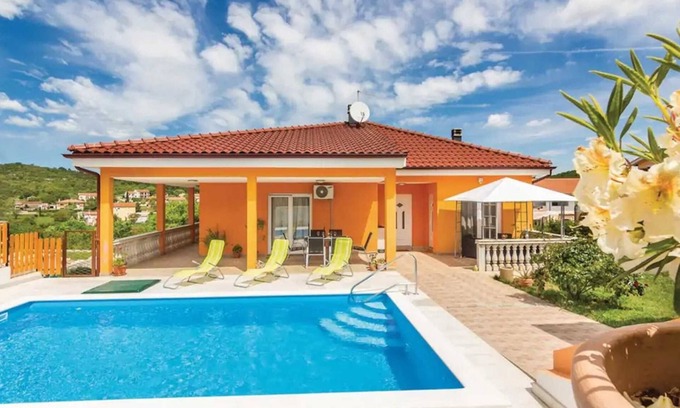 Sorici Villa | MARIKA Holiday House with Pool