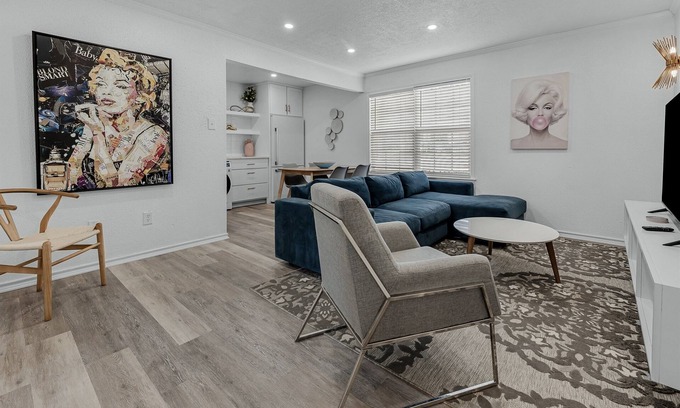 Royal Bryan Apartment | Marilyn: 1st Floor 2 Bdrm, Walk to A&M, King Beds