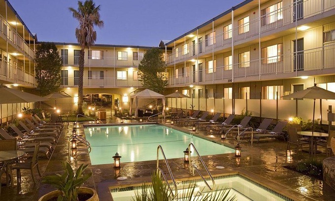 Corte Madera Hotel | Marin Suites Hotel