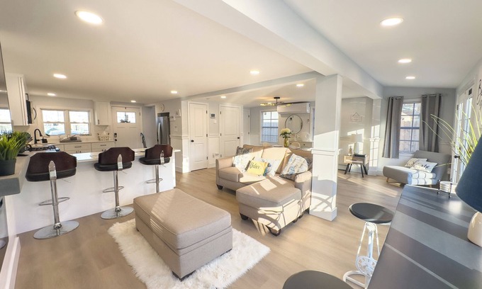 Bay Shore House | Marina Beach House - Pet Friendly