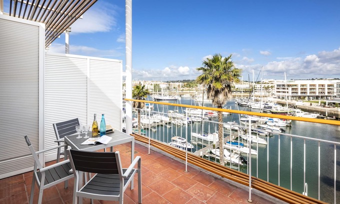 Lagos Apartment | Marina Bérrio - T1 Luxuriously Renovated in 2018, on Marina de Lagos