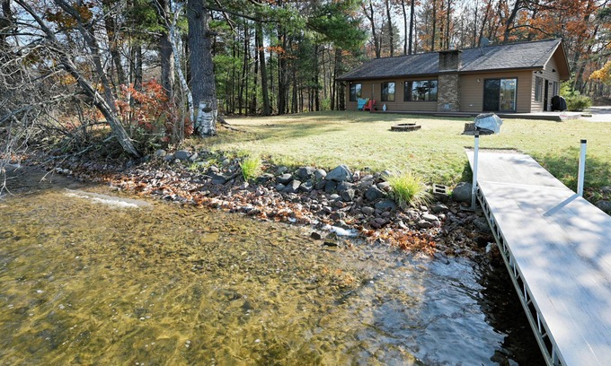 Hayward Cabin | Marina Hideaway: Lakeside Bliss on Round Lake