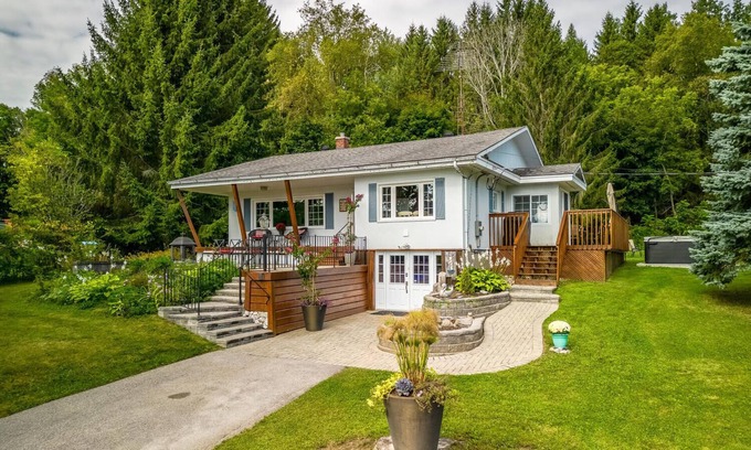 Penetanguishene House | Marina House with Hot Tub & Sauna