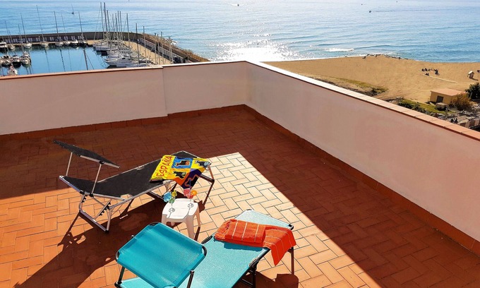 Masnou Apartment | MARINA PORT & BEACH apartment, sea view, sand beach, terrace, WiFi, SAT TV