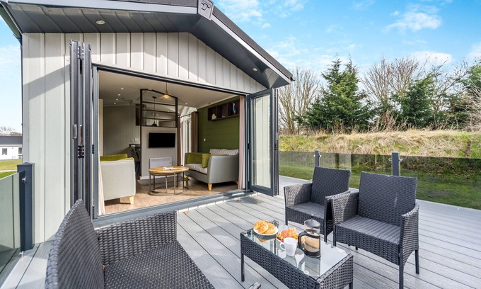 Oulton Broad House | Marina Retreat - Two Bedroom House, Sleeps 4