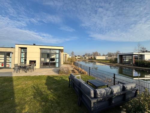 Olburgen House | Marina Strandbad Chalet IJssel Oase mit Zaun Haus Nr 77