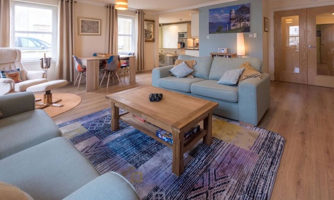 Inverkip Apartment | Marina View Apartment