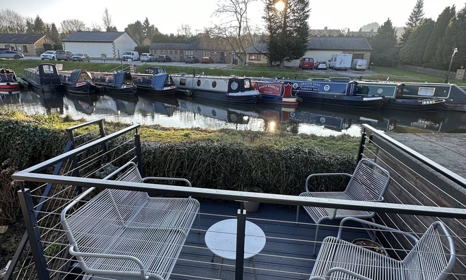 Furness Vale House | Marina view cottage - Canalside cottage - Peak District location