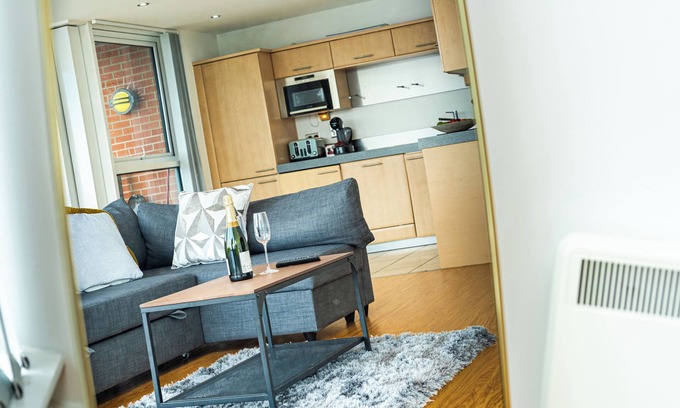 Docklands Apartment | MARINA VIEW HAVEN- Stylish 2-Bedroom Retreat Near Excel London.