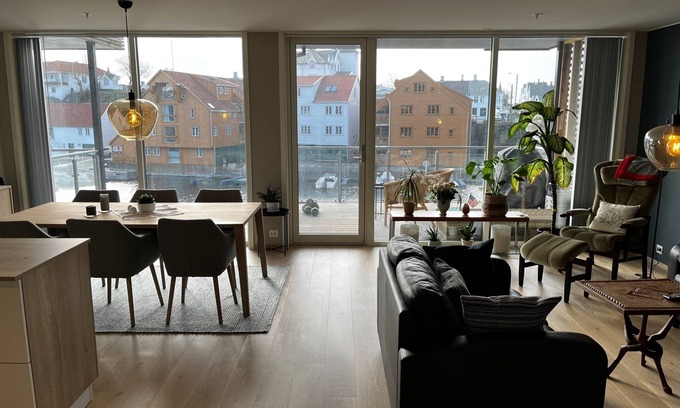 Haugesund Apartment | Marina view, spacious, and modern 2-room apartment