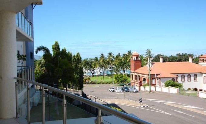 Townsville Apartment | Marina Views On Melton | 107/3 Melton Terrace Town