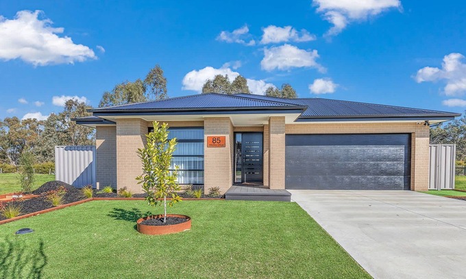 Moama House | Marina Views Summary: