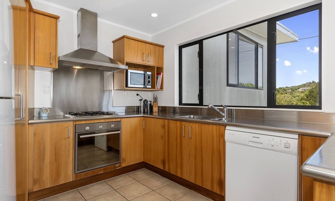 Tutukaka House | Marina Views - Tutukaka Holiday Home