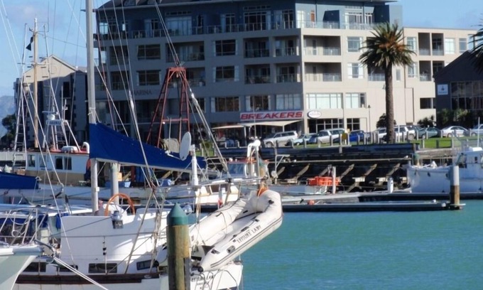 Gisborne Apartment | Marinaview apartments unit 401