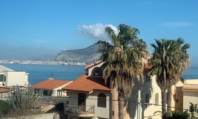 Palermo Apartment | Marine- Ginestre Vista Panoramica. Fronte Spiaggia a 5 min dal Centro di Palermo