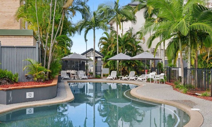Labrador Apartment | Marine Parade Beach Getaway - Family Friendly