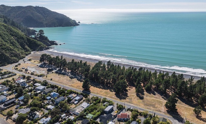 Rarangi House | Marine Sounds - Rarangi Holiday Home