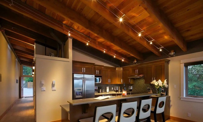 Ganges Condo | Mariner's Loft Salt Spring Island - 2BDRM - Unit 201