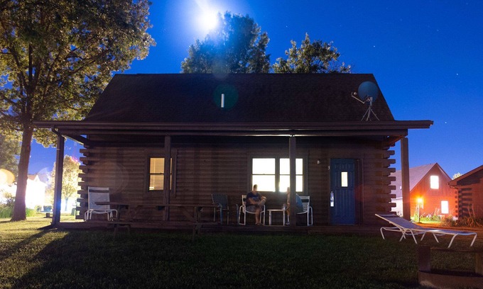 Carlyle Lake Hotel | Mariner's Village Resort