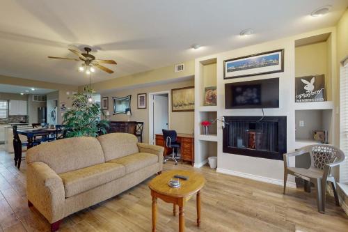 El Lago Apartment | Mariner Village 108