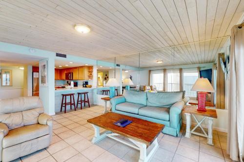Biltmore Beach Apartment | Mariner West #501: Mariner's Retreat