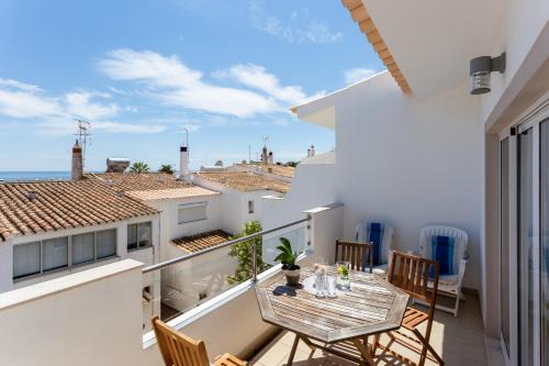 Praia da Luz Apartment | Mariners (3) - Bright and stylish apartment - 2 minute walk to the beach