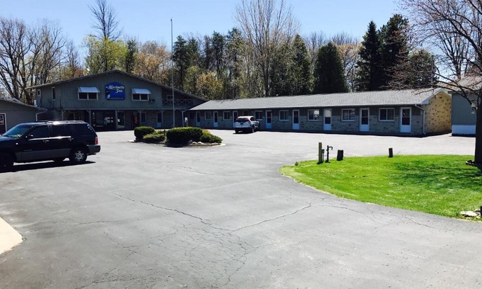 Marinette Hotel | Marinette Inn