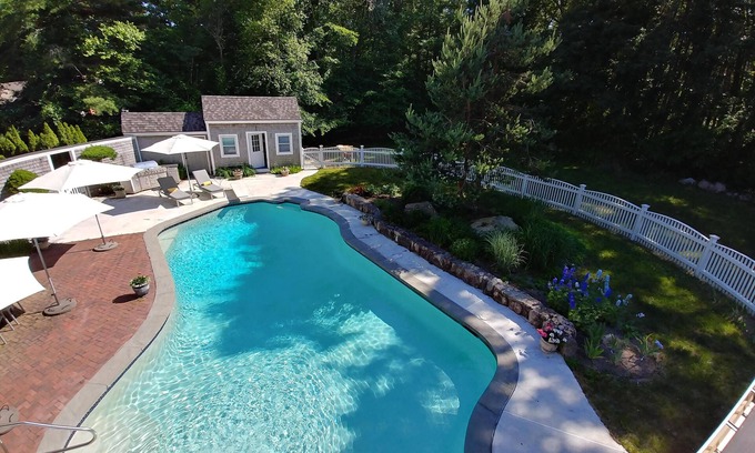 Marion Center House | Marion -Village Handsome Pool House .Perfect For One!
