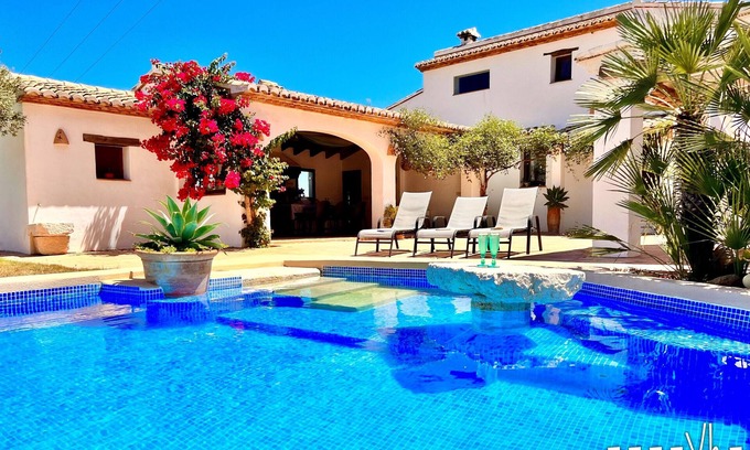 Fustera Villa | MARIPOSA - Cosy country house with pool and mountain views