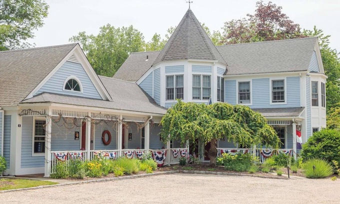 Stonington House | Maritime History Meets Modern Comfort at the Carriage House in Old Mystic, CT!