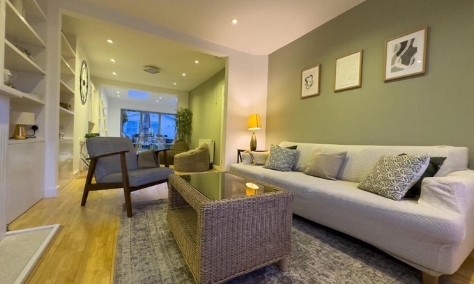 Headington Apartment | Mark Road Villa