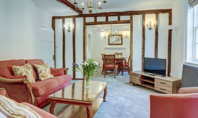 Woodstock House | Market Place Cottage | Woodstock Holiday Let | 3 Beds & Sleeps 6
