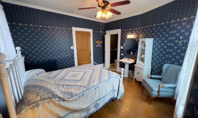Nappanee Bed & Breakfast | Market St Manor Bed and Breakfast