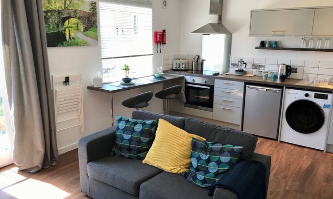 Stroud Apartment | Market Town Apartment on the edge of the Cotswolds - VERIFIED KEY WORKERS ONLY