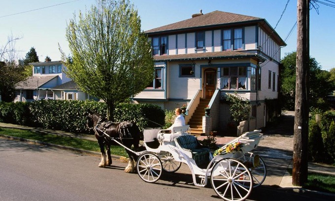 James Bay Bed & Breakfast | Marketa's Bed and Breakfast