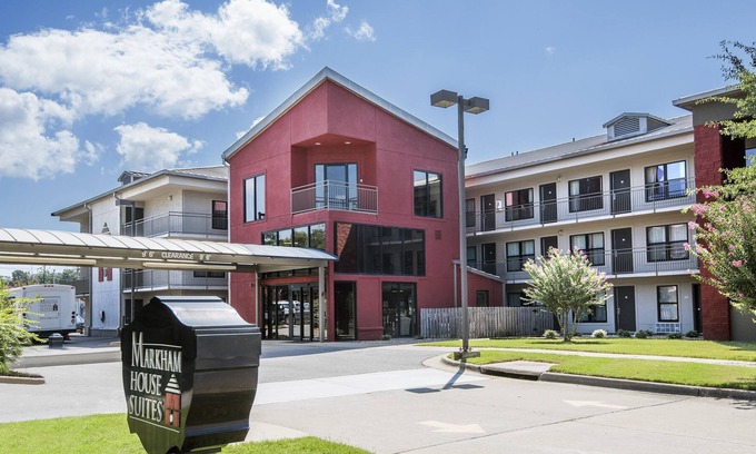 Hillcrest Hotel | Markham House Suites - Little Rock Medical Center
