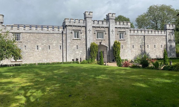Collooney Bed & Breakfast | Markree Courtyard