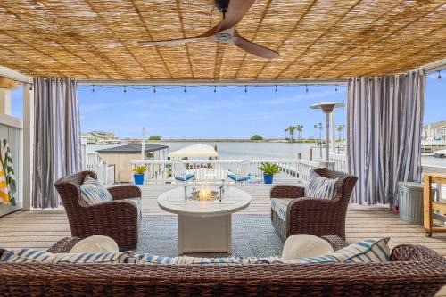 Discovery Bay House | Marlin Cove Pet Friendly Waterfront Retreat