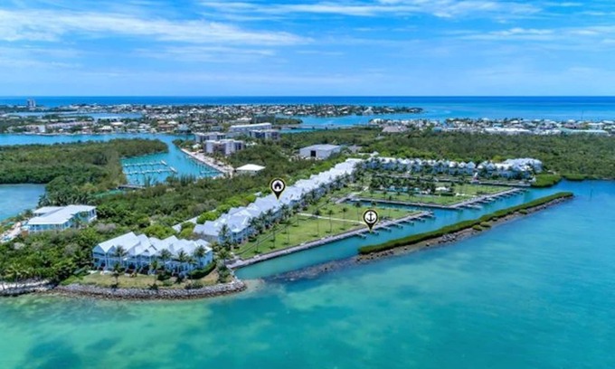 Indigo Reef Marina Homes Villa | Marlin House 52: Gated Luxury Villa w/Dockage, Sunset Views and Pool