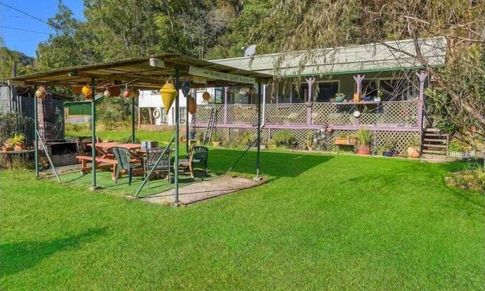 Marlow House | Marlow Lost Buoys Inn ** Boat Access ONLY **