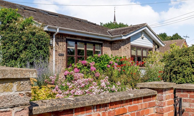 Swaffham Cottage | MARLOW, romantic, country holiday cottage, with a garden in Swaffham