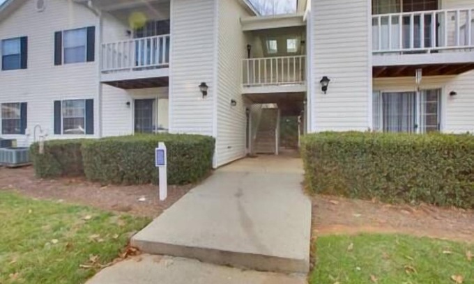 Greensboro Apartment | Maro's World - Hornaday