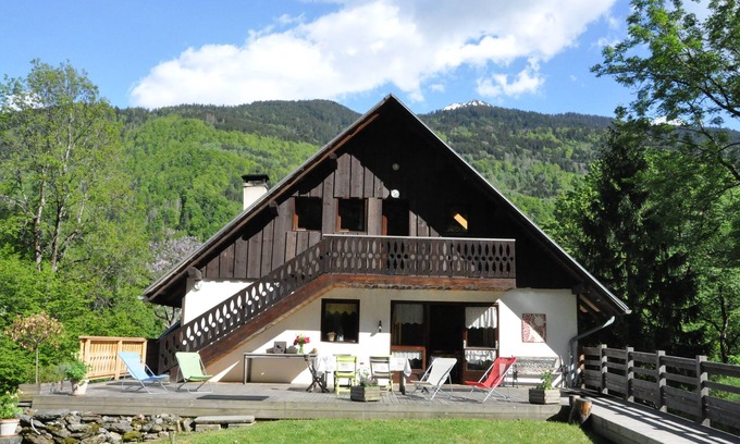 Queige House | Marolland barn with wolves