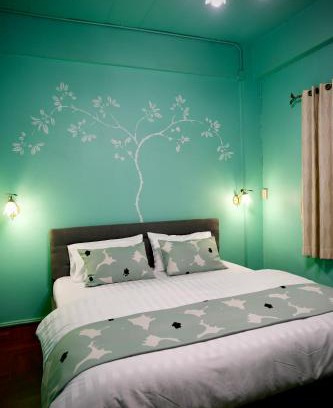 Old City Bed & Breakfast | maross bed and room