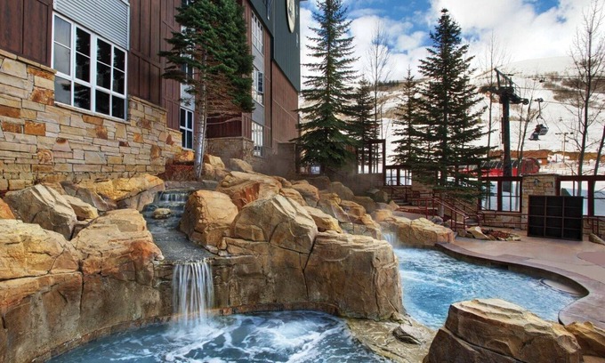 North Park City Apartment | Marriott Mountainside Ski in-ski out studio sleeps 4