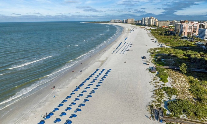 Marco Island Resort | Marriott's Crystal Shores-Family Christmas in Paradise Dec 20-27! 2 Bdrm Villa