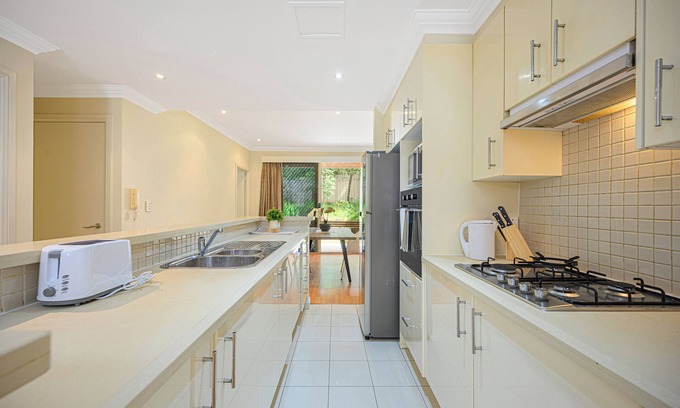 Macquarie Park House | Marsfield New Modern Townhouse with Pool Garagen