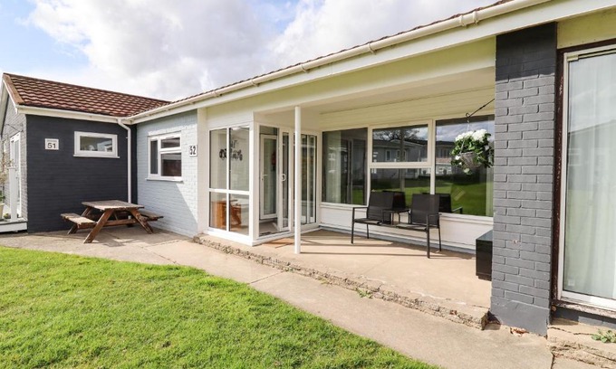 Oulton Broad House | Marsh Bungalow