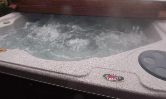 Kidwelly House | Marsh Water Ponds Fishery