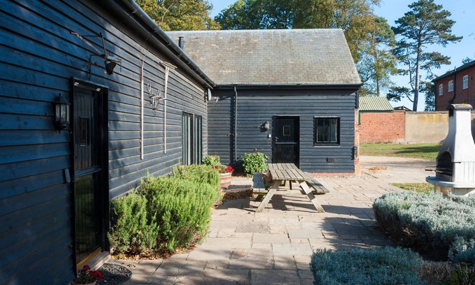 Sudbourne Ski Chalet | Marshlands - Seven Bedroom Barn, Sleeps 16 with hot tub